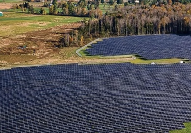 Mayfield 2 Solar Farm - 6.5 MW community solar project with more than 9,200 solar panels